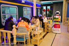 江苏丹阳：80后农民的绿皮火车餐厅